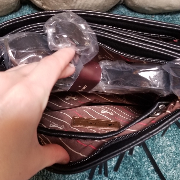 Montana West Concealed Carry Cross Body Bag Purse Black Feather Fringe NEW - Picture 6 of 6